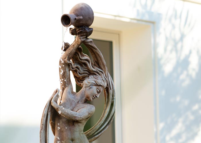 Statua all'esterno